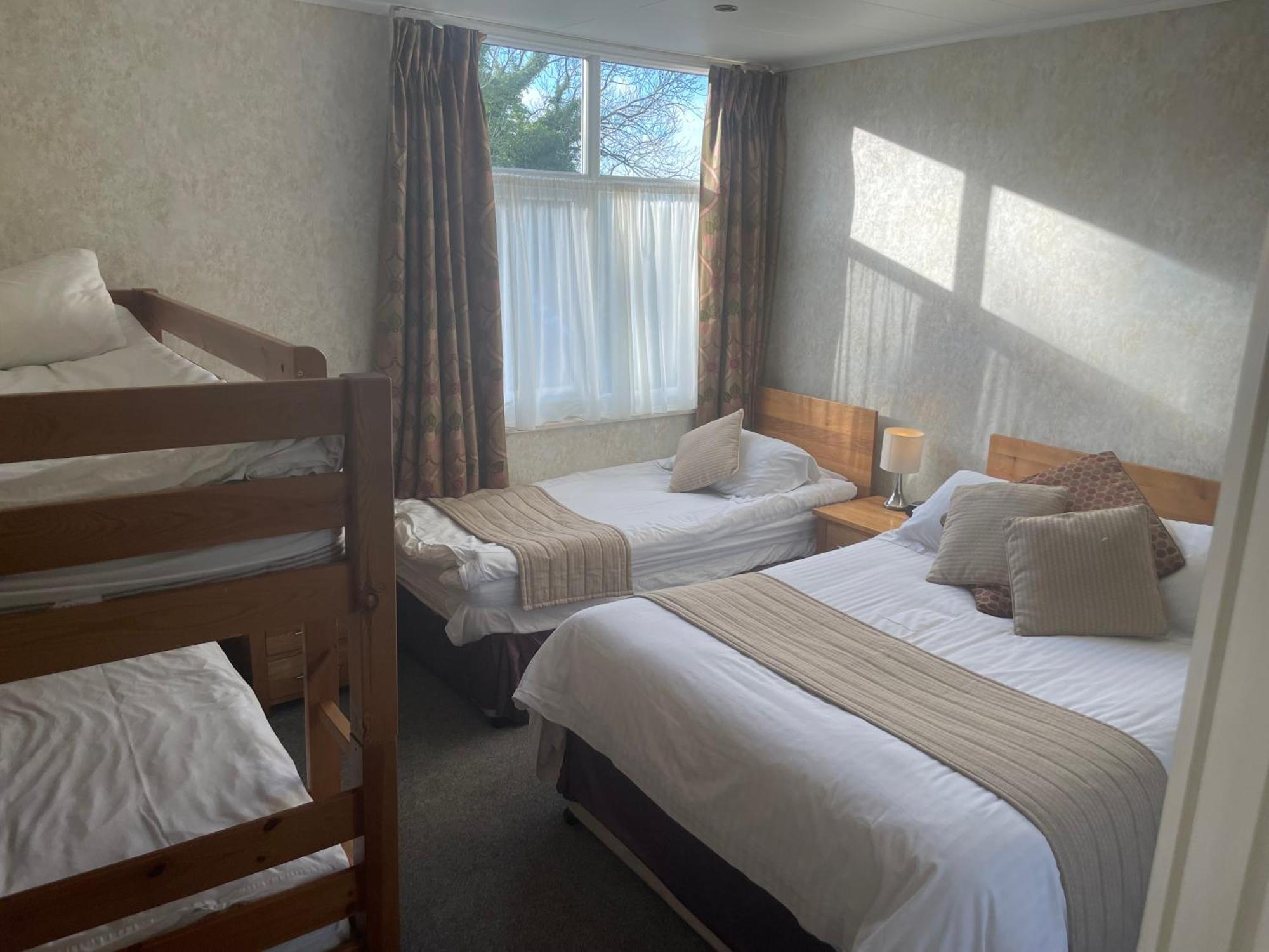 The Dog & Partridge Country Inn Ashbourne  Esterno foto
