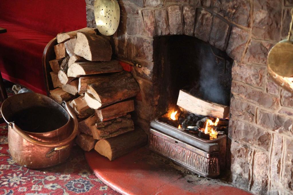 The Dog & Partridge Country Inn Ashbourne  Esterno foto